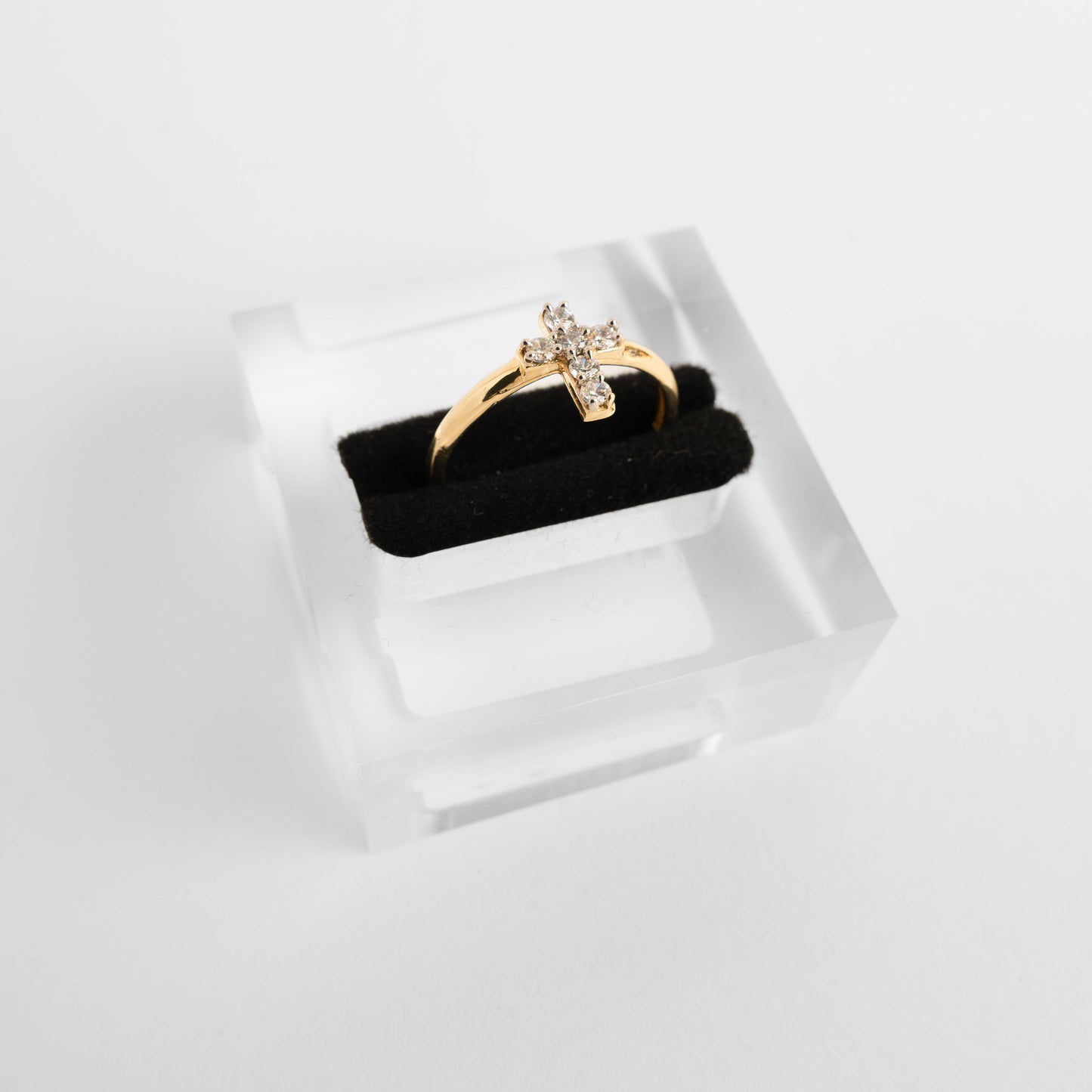 14k Gold ring lab diamond in the cross center