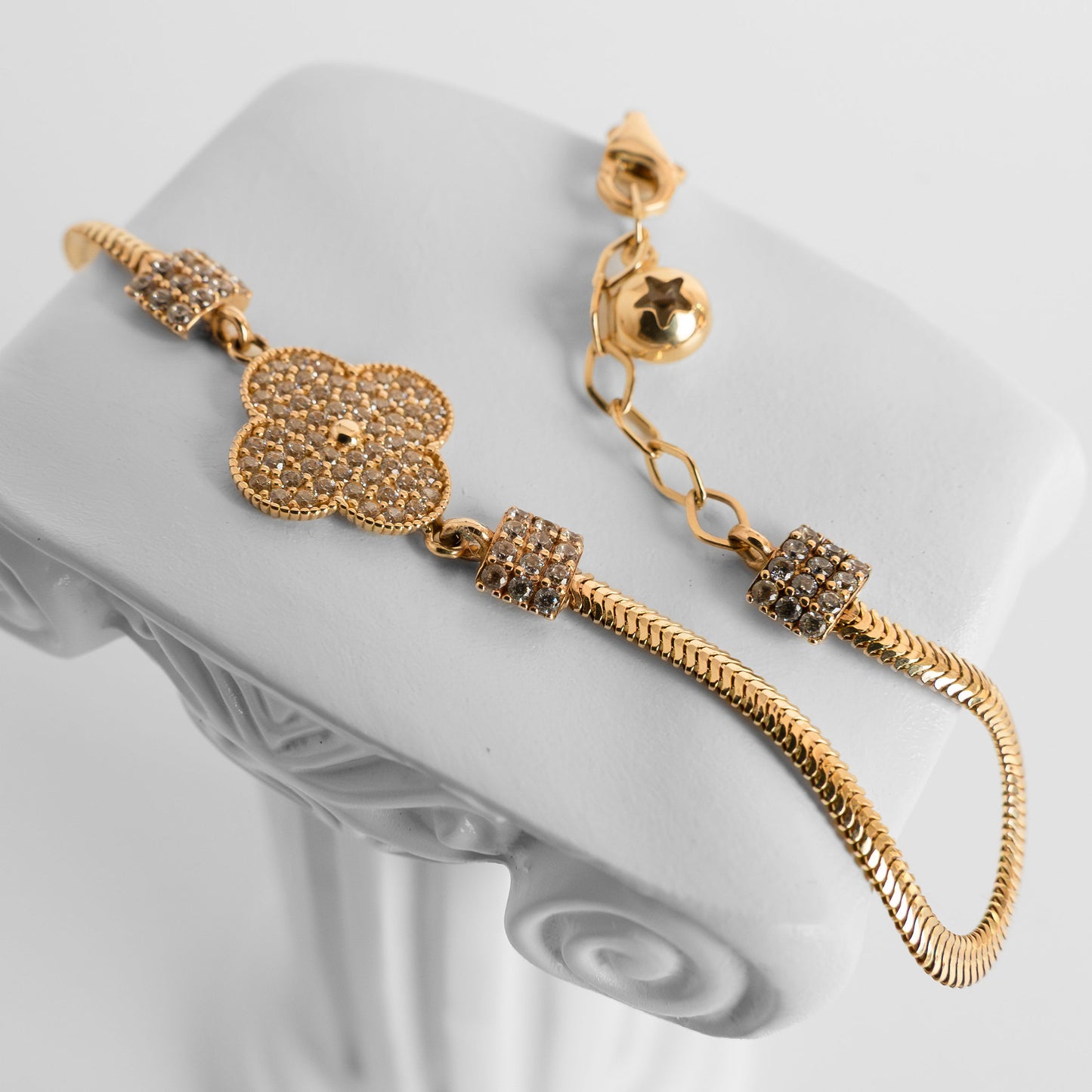 14k Gold Bracelets Clover shape with lab diamonds