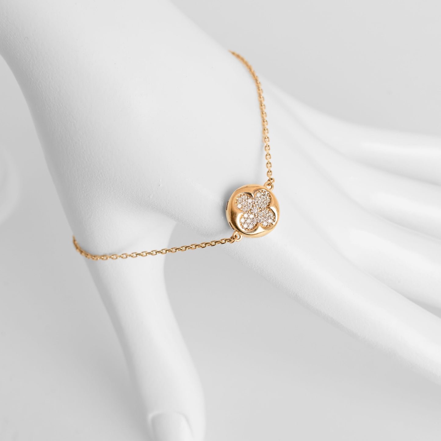14k Gold Bracelets Clover shape with lab diamonds in the center