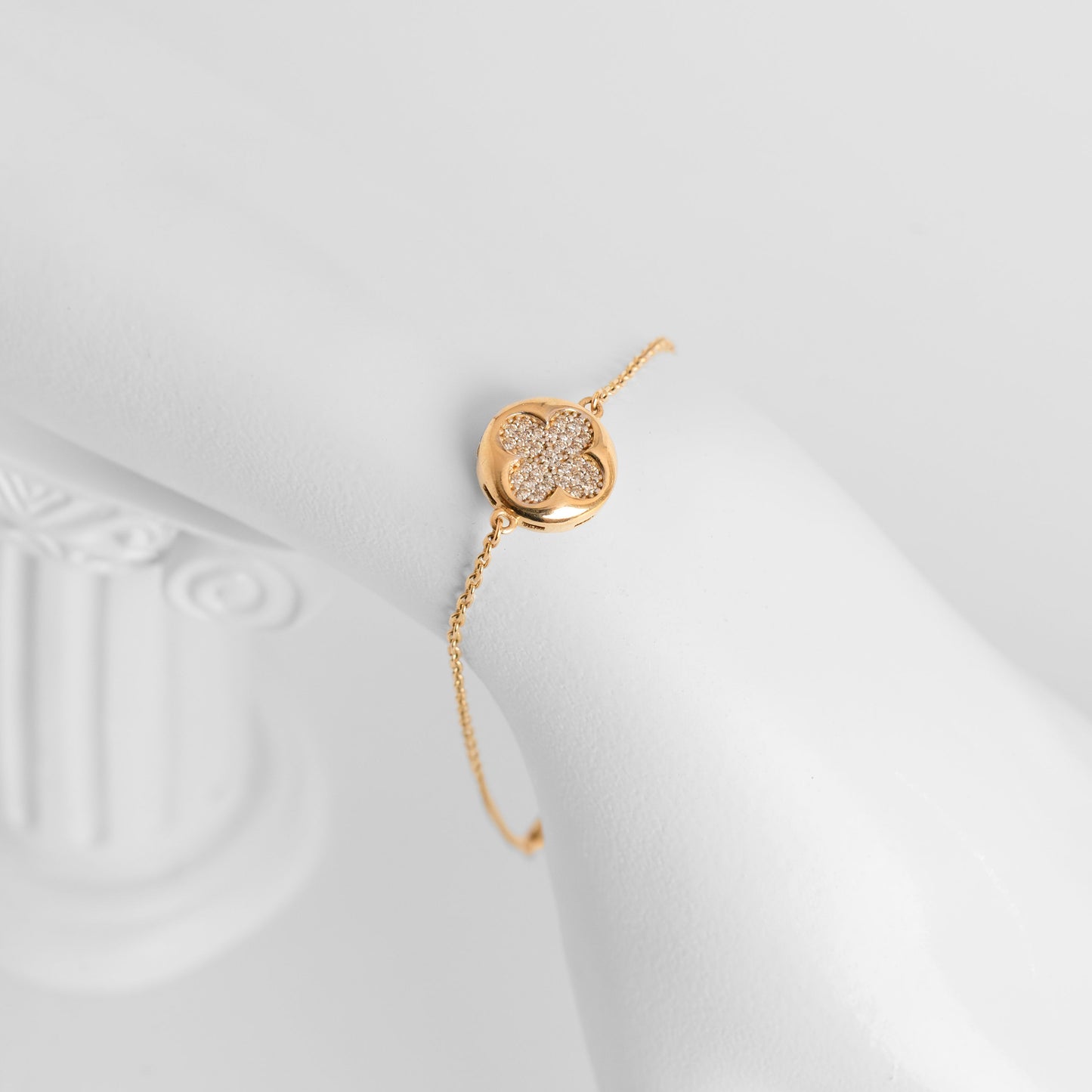 14k Gold Bracelets Clover shape with lab diamonds in the center